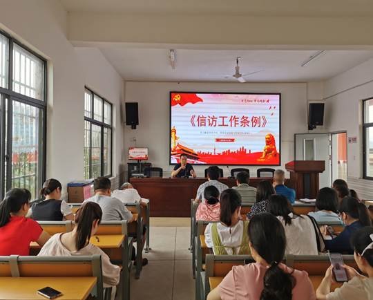 邵陽縣下花橋鎮(zhèn)中間完全小學(xué)黨支部組織開展信訪工作條例專題學(xué)習(xí)運動