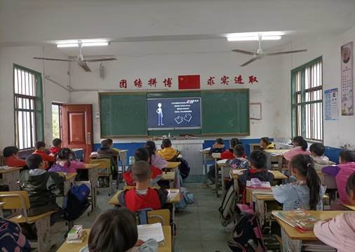 河伯鄉(xiāng)中間完小聯(lián)合黨支部組織開展防溺水安全教育主題班會