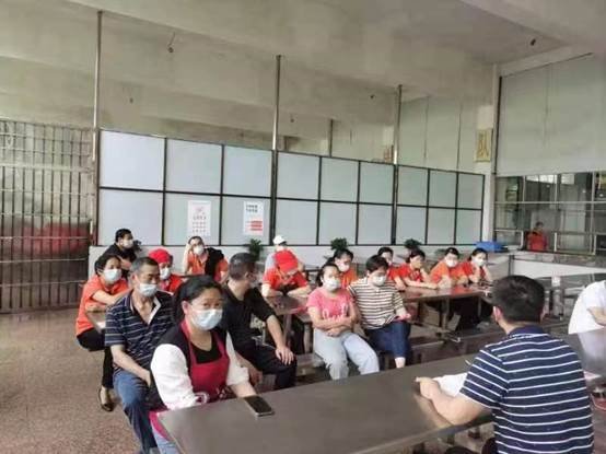 邵陽(yáng)縣市場(chǎng)監(jiān)督管理局來(lái)塘渡口中學(xué)檢查工作