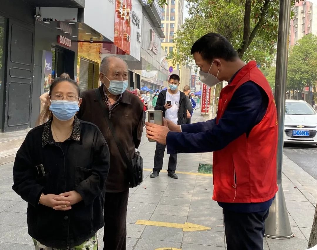 大樣一中師者強(qiáng)擔(dān)當(dāng)，戰(zhàn)“疫”顯芳華——大祥一中教師自愿者積極投身抗疫一線