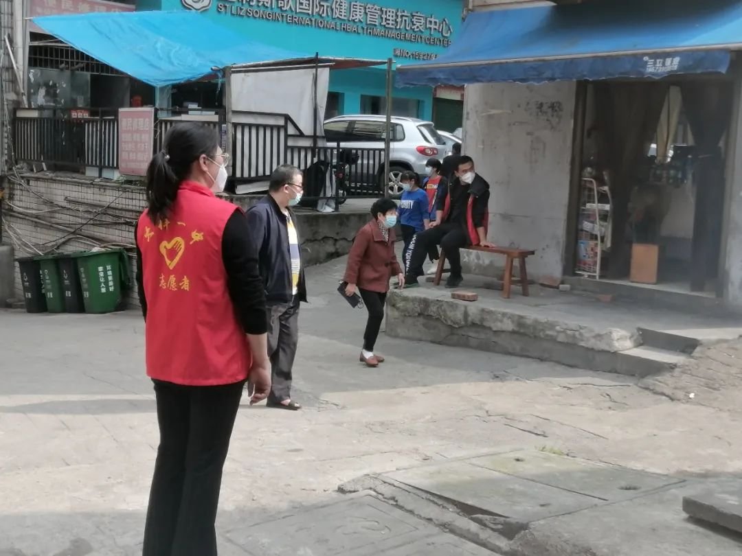 大樣一中師者強(qiáng)擔(dān)當(dāng)，戰(zhàn)“疫”顯芳華——大祥一中教師自愿者積極投身抗疫一線