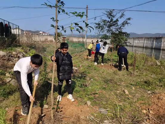 湖南新寧縣白沙中學(xué)2022植樹(shù)運(yùn)動(dòng)
