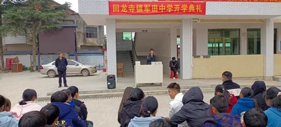 青春須早為，豈能長少年