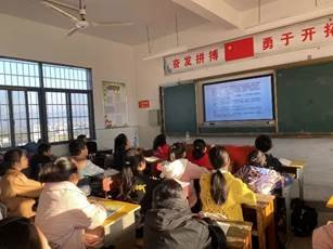 新寧縣白沙鎮(zhèn)中間小學(xué)開展“憲法晨讀”運(yùn)動(dòng)