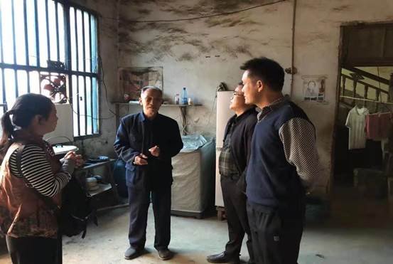 金稱市鎮(zhèn)中學(xué)教育工會開展重陽節(jié)走訪慰問退休老教師運(yùn)動
