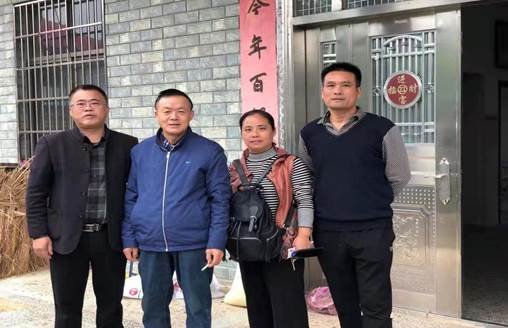 金稱市鎮(zhèn)中學(xué)教育工會開展重陽節(jié)走訪慰問退休老教師運(yùn)動