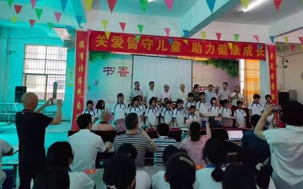 踏炎暑而來，只因心系留守生