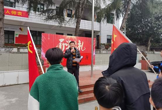 三月春風(fēng)起，“雷鋒”永相傳——洞口縣管竹中學(xué)開展學(xué)雷鋒自愿服務(wù)運(yùn)動