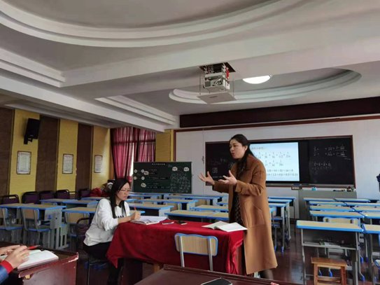 邵東一完小教師劉婭榮獲邵陽(yáng)市小學(xué)數(shù)學(xué)課堂教學(xué)優(yōu)質(zhì)課特等獎(jiǎng)