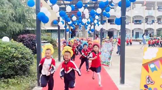 新寧縣回龍寺鎮(zhèn)中間幼兒園舉行“慶六一·美食分享會”運(yùn)動(dòng)