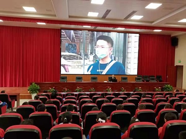 “拒絕校園暴力”法治公開課走進(jìn)洞口思源實驗黌舍