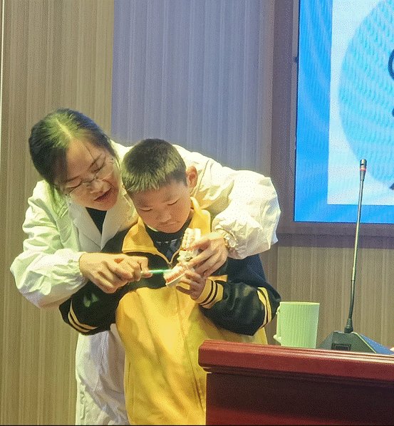 青年教師展風(fēng)采，教學(xué)比武促成長(zhǎng)
