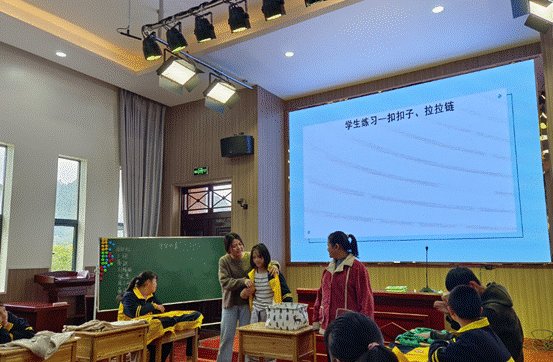 青年教師展風(fēng)采，教學(xué)比武促成長(zhǎng)