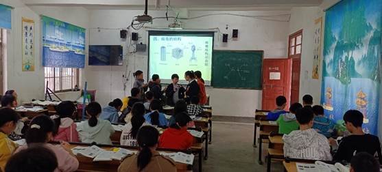 “三尺講臺齊斗艷，教學(xué)比武促提拔”