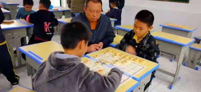 市鎮(zhèn)完全小學門生象棋比賽獲佳績