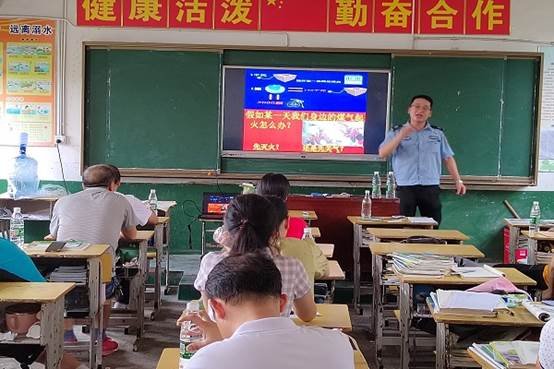 創(chuàng)建美好校園，細(xì)致消防安全