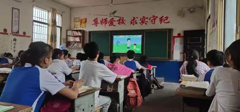 新邵縣嚴(yán)塘中學(xué)增強(qiáng)門(mén)生防溺水教育安全警示到每個(gè)家長(zhǎng)