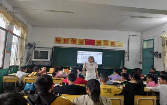 五月乘風(fēng)山林中，校級(jí)互促意正濃