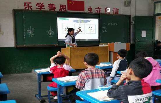 五月乘風(fēng)山林中，校級(jí)互促意正濃