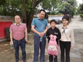 溫暖情系校園，關(guān)愛留守兒童