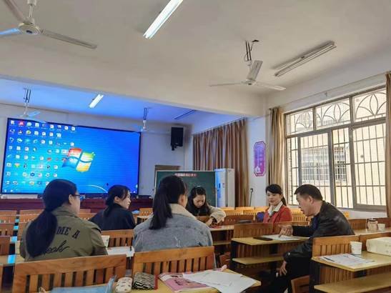 興國先興教，興教先強(qiáng)師