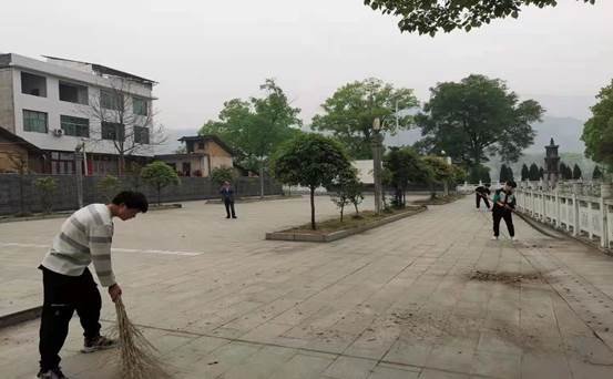 “想念先烈，做有為青年”——白沙中學(xué)清明祭掃運(yùn)動