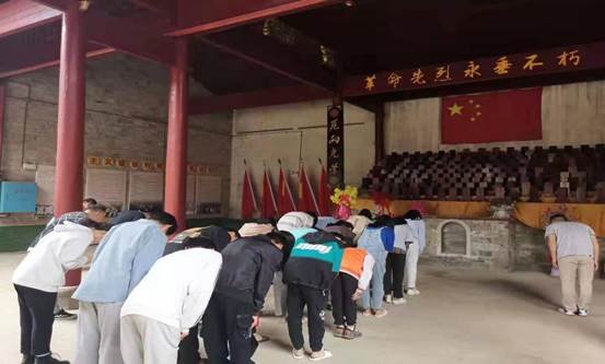 “想念先烈，做有為青年”——白沙中學(xué)清明祭掃運(yùn)動
