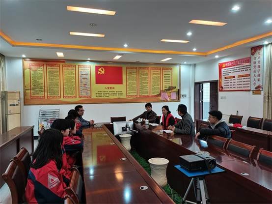 共青團(tuán)洞口縣委慰問洞口四中困難團(tuán)員