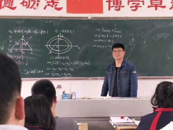 二中故事|少年志凌云，上可摘星辰——高三686班青春故事特輯