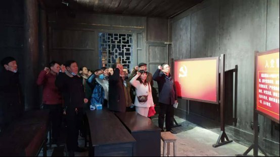 邵陽縣白倉鎮(zhèn)中學(xué)黨支部赴“南方抗大”舉行主題黨日運(yùn)動