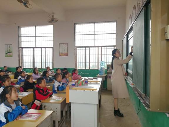 鋒從磨礪出，教學(xué)大比武—下花橋鎮(zhèn)中間完小教學(xué)比武