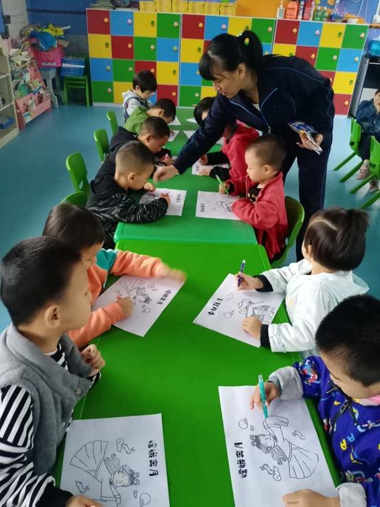 邵陽縣白倉鎮(zhèn)中間幼兒園開展慶“雙節(jié)”運(yùn)動(dòng)