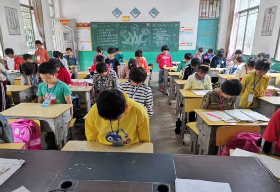 下花橋鎮(zhèn)中間完小舉行”全民國防教育“愛國主義教育運(yùn)動(dòng)