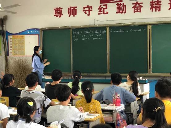 展課堂風(fēng)采，促教師成長