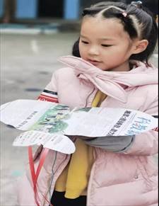 新寧縣清江橋鄉(xiāng)中間幼兒園開展“創(chuàng)意無窮，放飛夢(mèng)想”手工制作風(fēng)箏運(yùn)動(dòng)