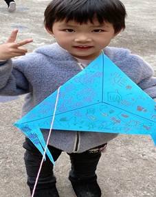 新寧縣清江橋鄉(xiāng)中間幼兒園開展“創(chuàng)意無窮，放飛夢(mèng)想”手工制作風(fēng)箏運(yùn)動(dòng)
