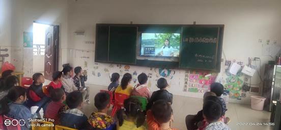 “闊別水域，保護(hù)生命”----新寧縣清江橋鄉(xiāng)中間幼兒園防溺水安全教育專題運(yùn)動(dòng)