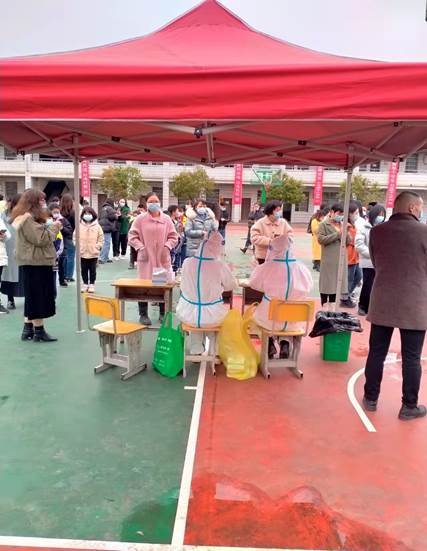 夯實疫情防控安全線——邵陽縣白倉完小進(jìn)行校園核酸抽檢