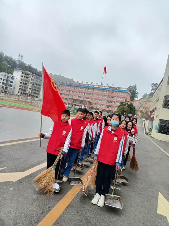 塘渡口中學(xué)開展自愿者服務(wù)運(yùn)動  ——-共創(chuàng)文明城市、共建文明校園