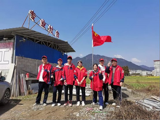 洞口四中開展“學雷鋒，助環(huán)保”自愿服務運動