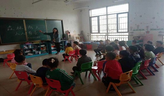 新寧縣清江橋鄉(xiāng)中間幼兒園開展森林防火安全教育運動
