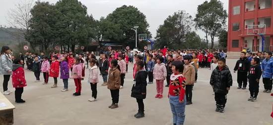 邵陽縣下花橋鎮(zhèn)中間完全小學(xué)開展“陽光少年”體育活動(dòng)會(huì)