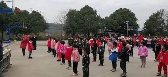 邵陽縣下花橋鎮(zhèn)中間完全小學(xué)開展“陽光少年”體育活動(dòng)會(huì)