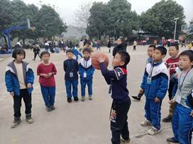 邵陽縣下花橋鎮(zhèn)中間完全小學(xué)開展“陽光少年”體育活動(dòng)會(huì)