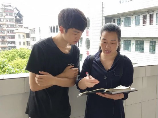 寶劍鋒從磨礪出 梅花香自苦寒來║邵東市城區(qū)第一完全小學(xué)舉行實(shí)習(xí)教師匯報(bào)課運(yùn)動(dòng)