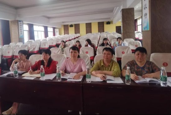 寶劍鋒從磨礪出 梅花香自苦寒來║邵東市城區(qū)第一完全小學(xué)舉行實(shí)習(xí)教師匯報(bào)課運(yùn)動(dòng)
