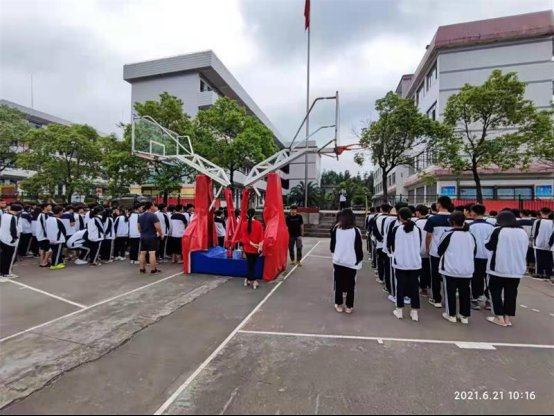 洞口四中召開“防溺水”宣誓大會(huì)