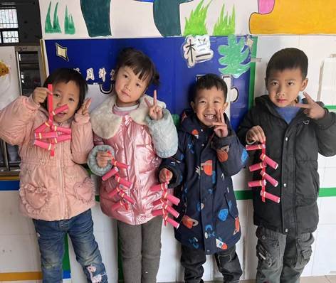 新寧縣清江橋鄉(xiāng)中間幼兒園開(kāi)展趣味手工制作運(yùn)動(dòng)