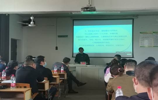 共商教育大計，齊定發(fā)展目標(biāo) ——霞塘云中間黌舍召開教育教學(xué)質(zhì)量提拔大會