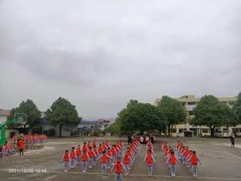“七彩陽(yáng)光”伴我成長(zhǎng)——新寧縣白沙中間小學(xué)舉行慶元旦體操比賽運(yùn)動(dòng)